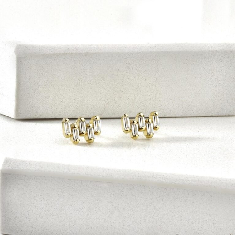 Baguette Diamond Stud Earrings in 14K Gold